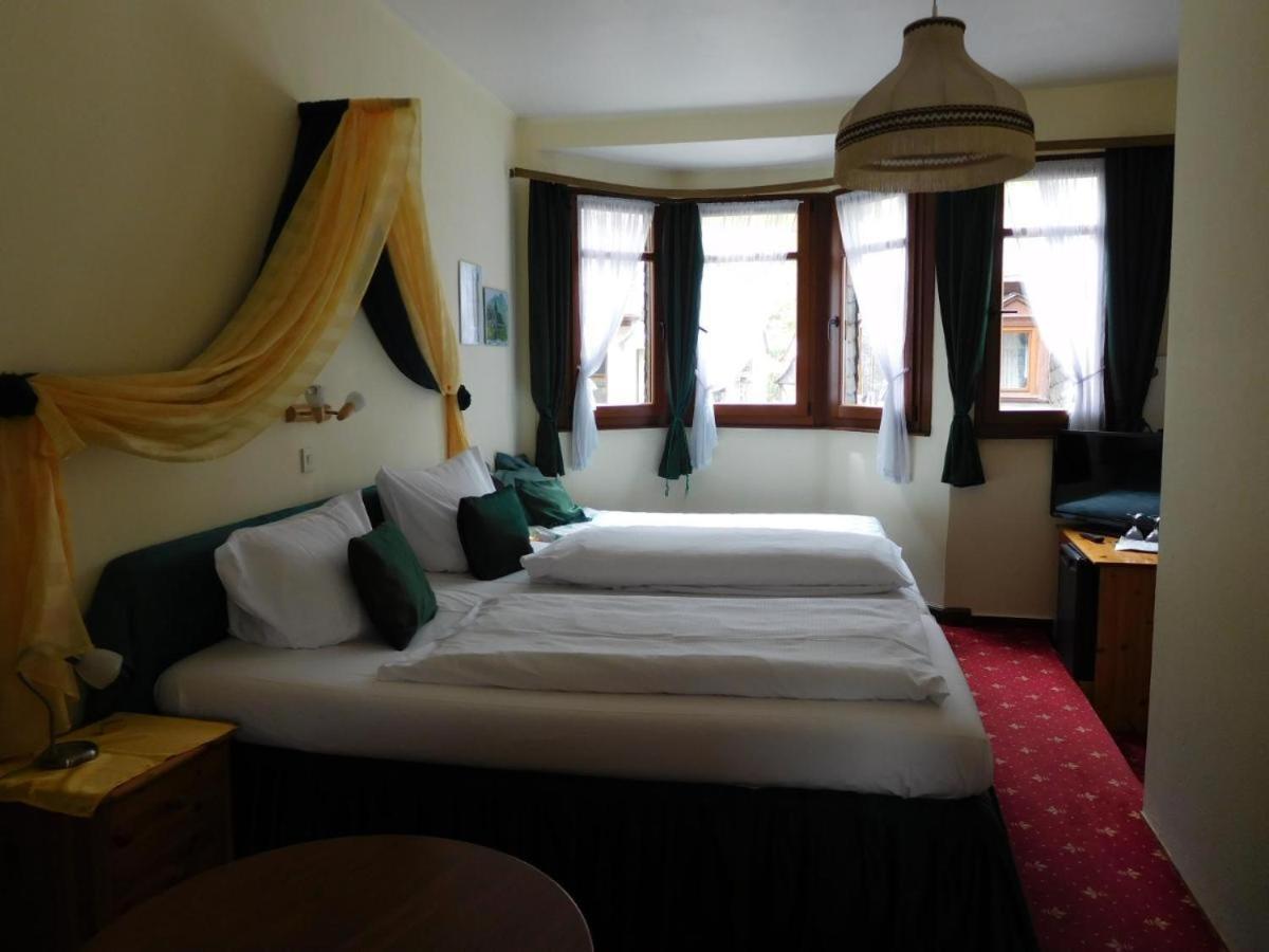 Kranenturm Hotel Bacharach Exterior photo